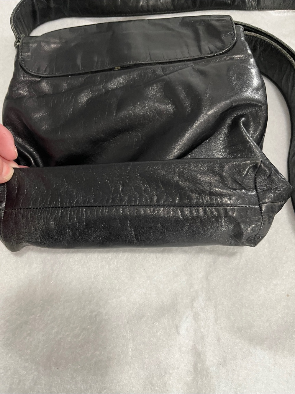 Vintage RUDSAK Black Leather Crossbody Messenger Bag - Made in Canada - Picture 9 of 11